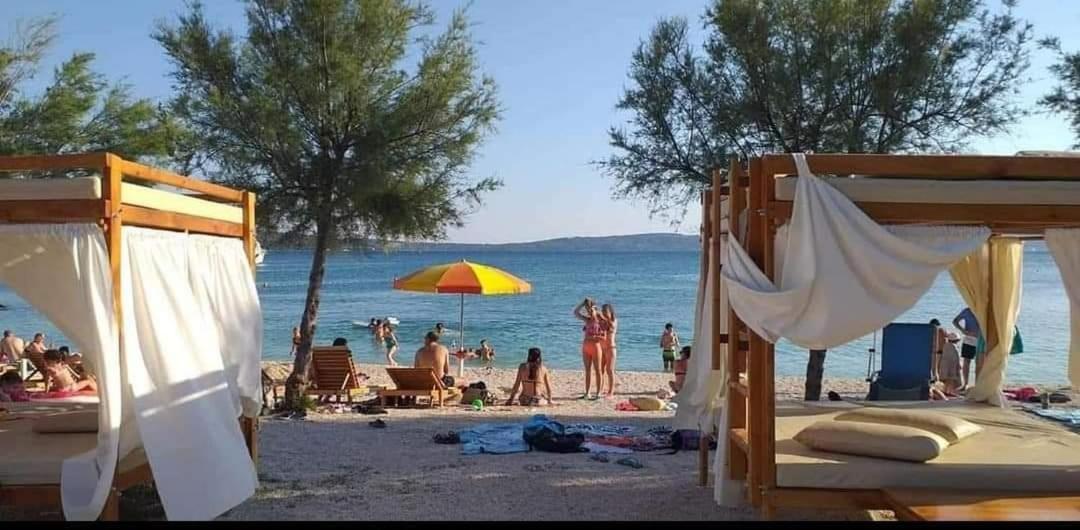 Apartmani Luis Kaštela Zewnętrze zdjęcie