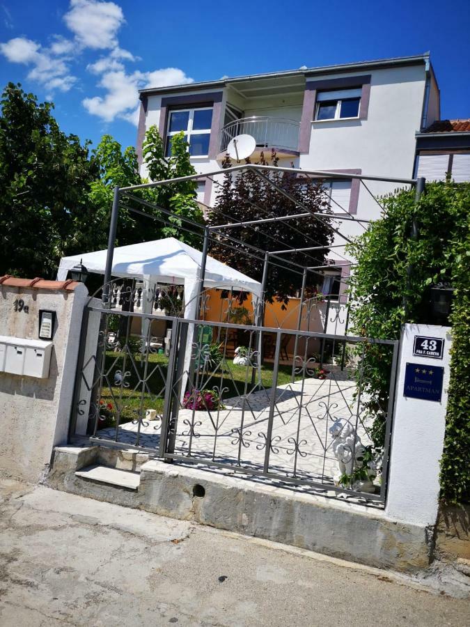 Apartmani Luis Kaštela Zewnętrze zdjęcie