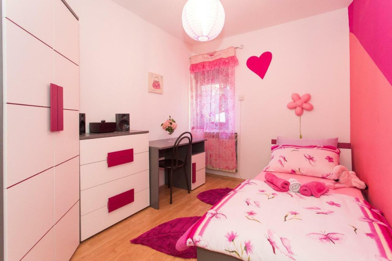 Apartmani Luis Kaštela Zewnętrze zdjęcie