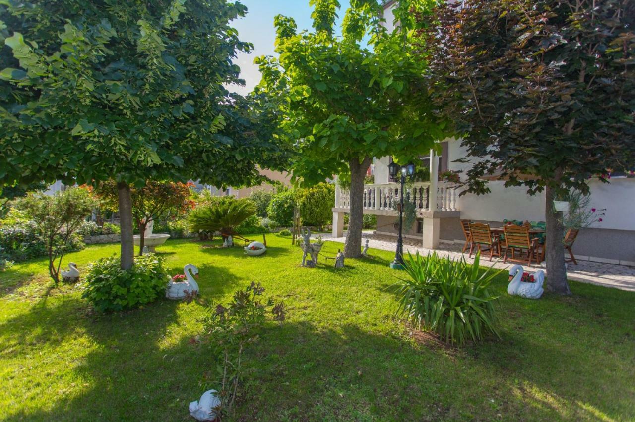 Apartmani Luis Kaštela Zewnętrze zdjęcie