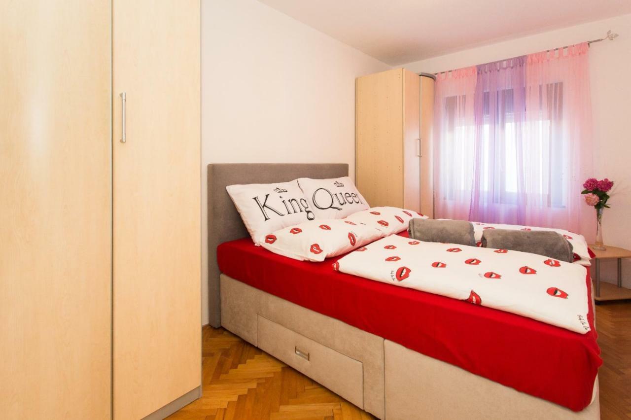 Apartmani Luis Kaštela Zewnętrze zdjęcie