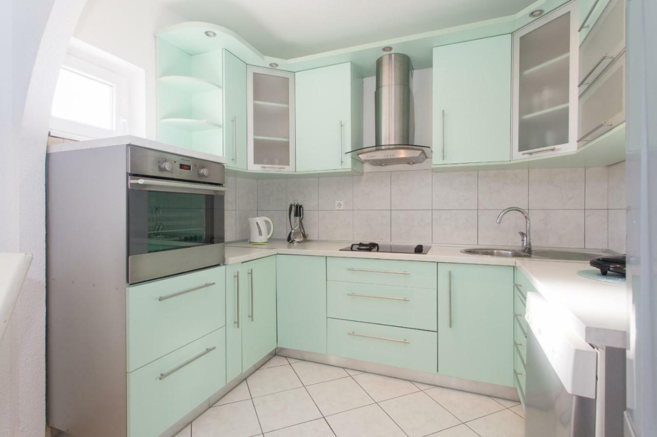 Apartmani Luis Kaštela Zewnętrze zdjęcie