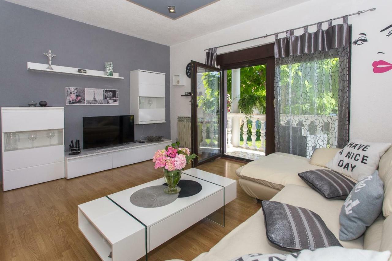 Apartmani Luis Kaštela Zewnętrze zdjęcie