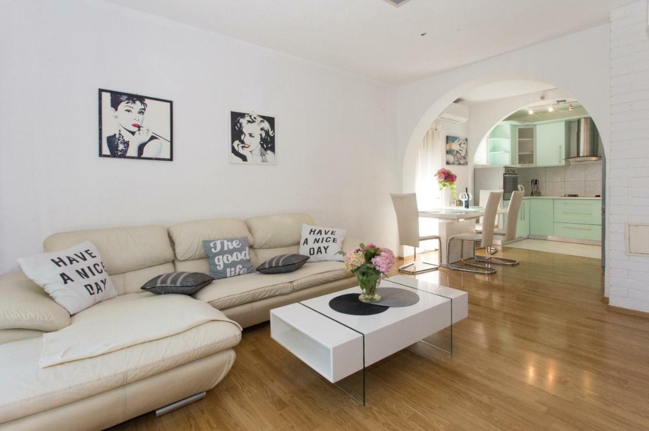 Apartmani Luis Kaštela Zewnętrze zdjęcie