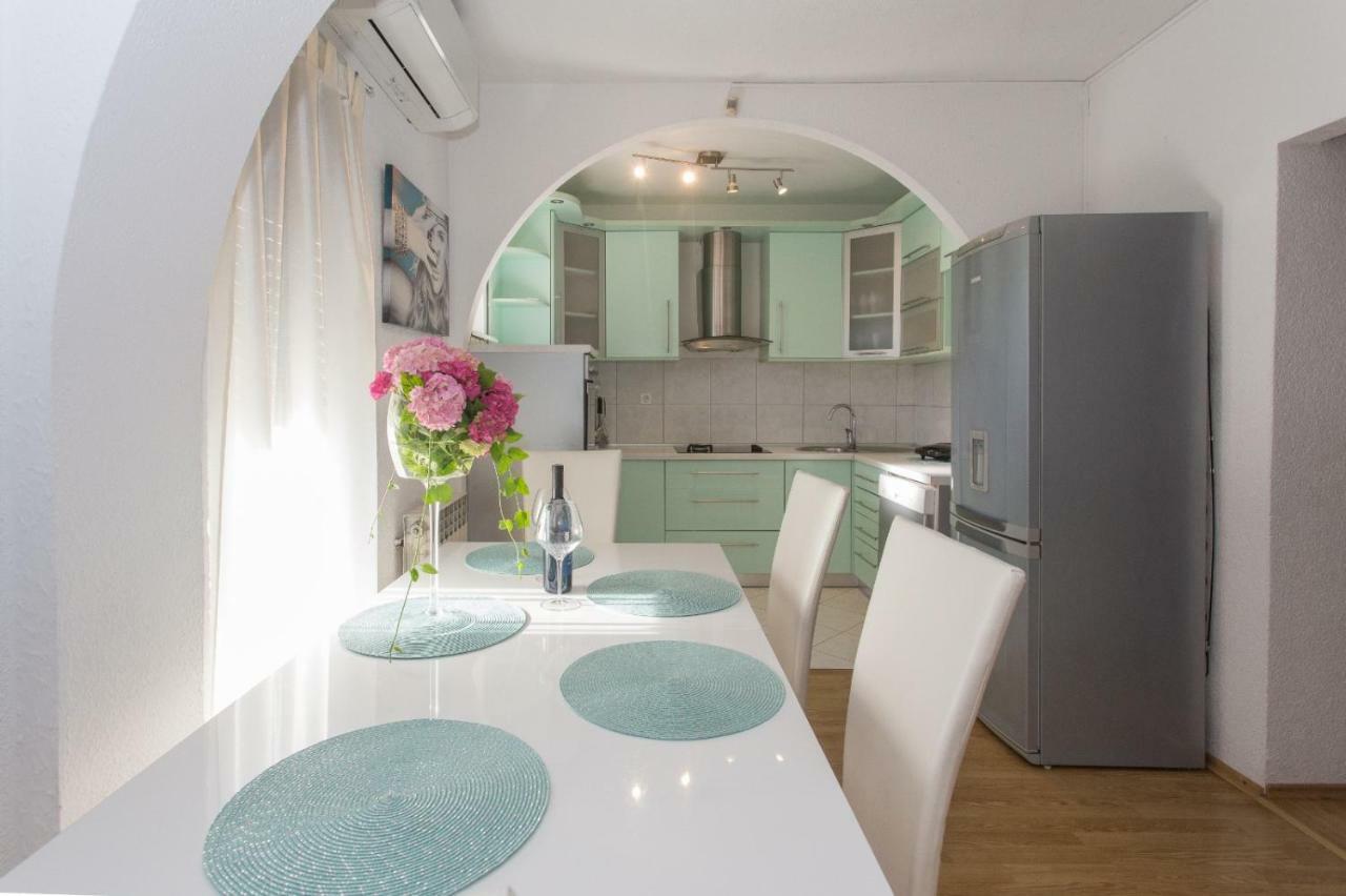 Apartmani Luis Kaštela Zewnętrze zdjęcie