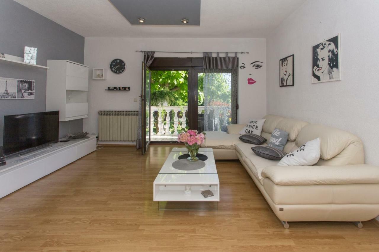 Apartmani Luis Kaštela Zewnętrze zdjęcie
